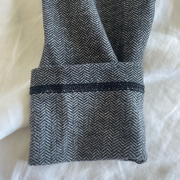Lululemon Herringbone Wunder Under - size 6 - Picture 2 of 4